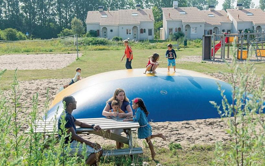 Speeltuin en airtrampoline